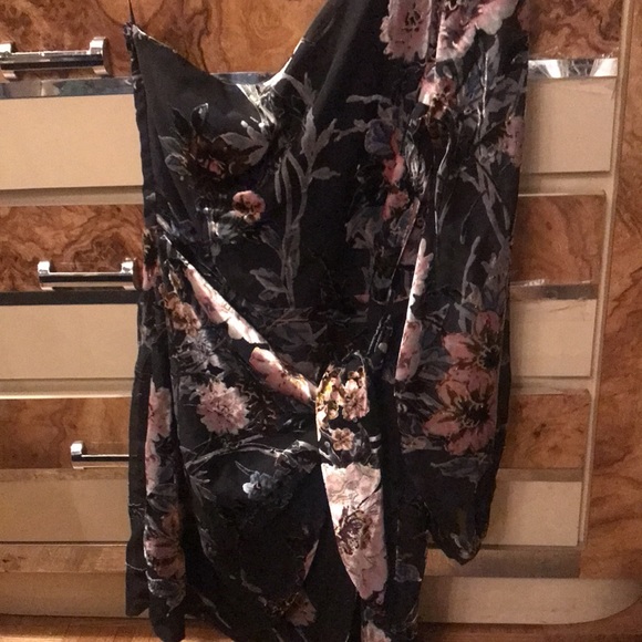 Cute black one sleeve dress - Picture 2 of 5